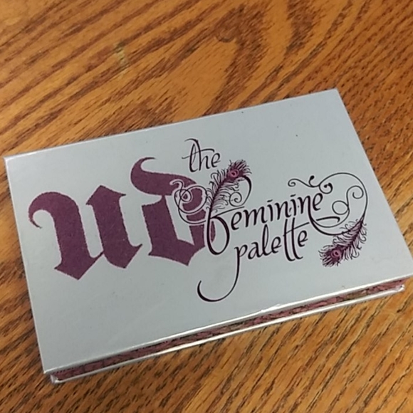 VINTAGE URBAN DECAY THE FEMININE EYESHADOW PLETTE